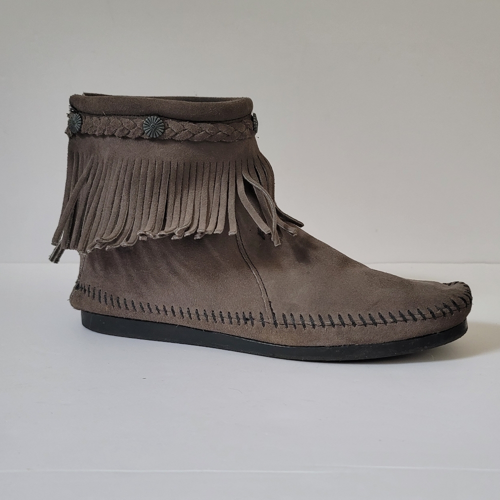 Minnetonka Fringe Ankle Moccasin Womens Size 9.5